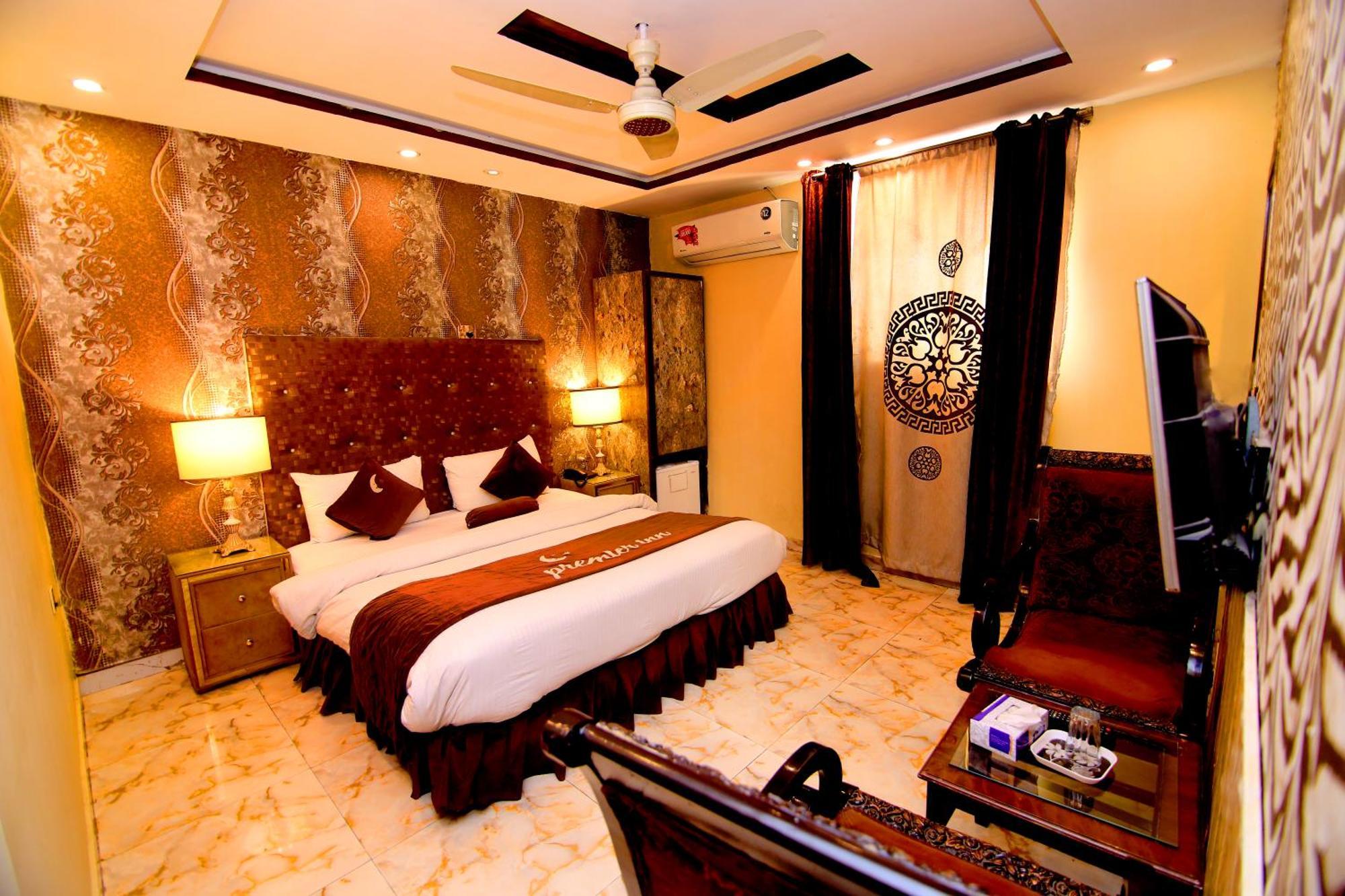 Premier Inn Gulberg Lahore Buitenkant foto