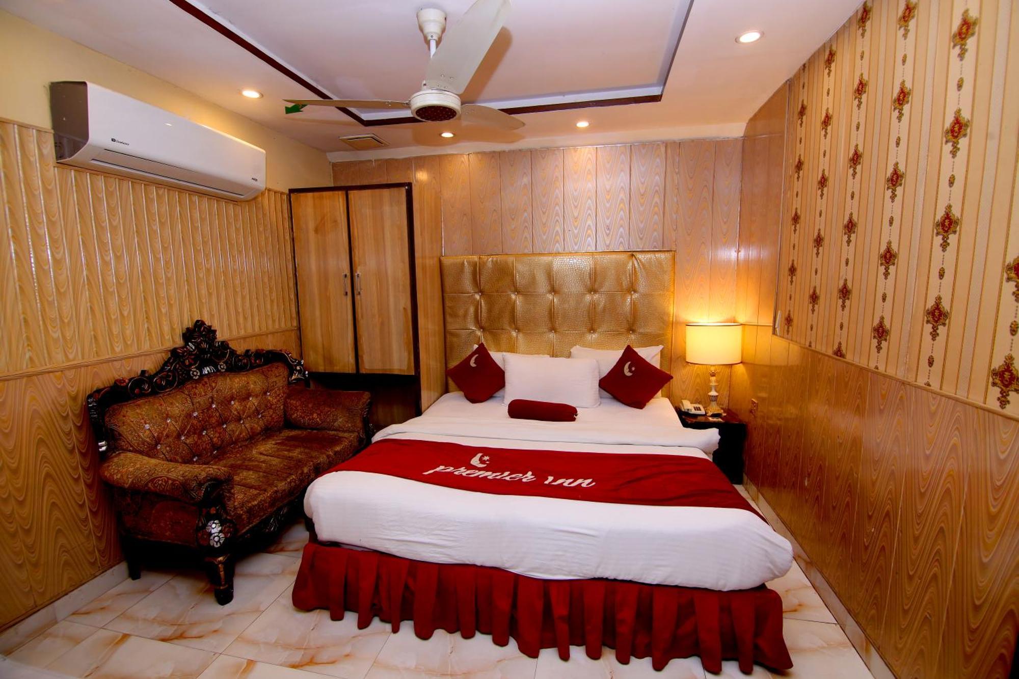 Premier Inn Gulberg Lahore Buitenkant foto