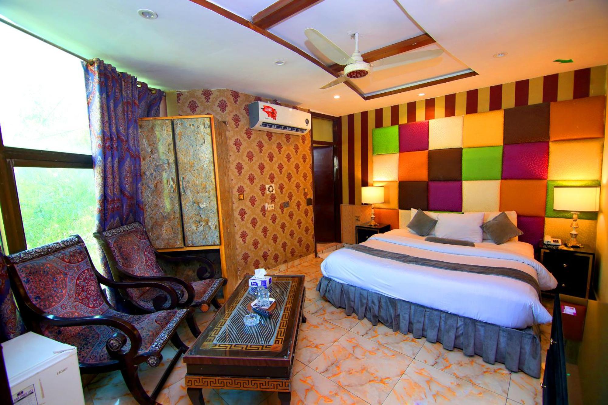 Premier Inn Gulberg Lahore Buitenkant foto