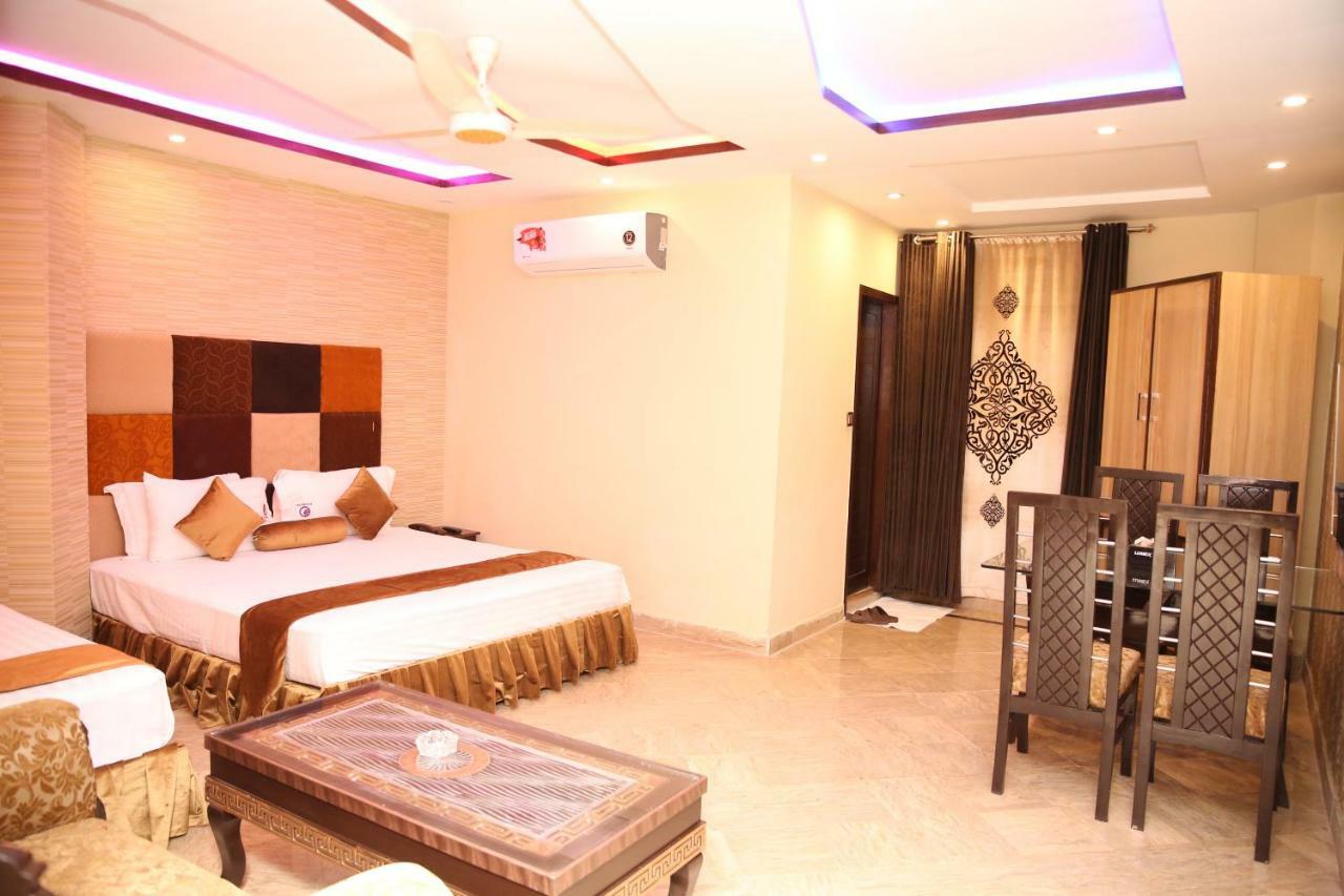 Premier Inn Gulberg Lahore Buitenkant foto