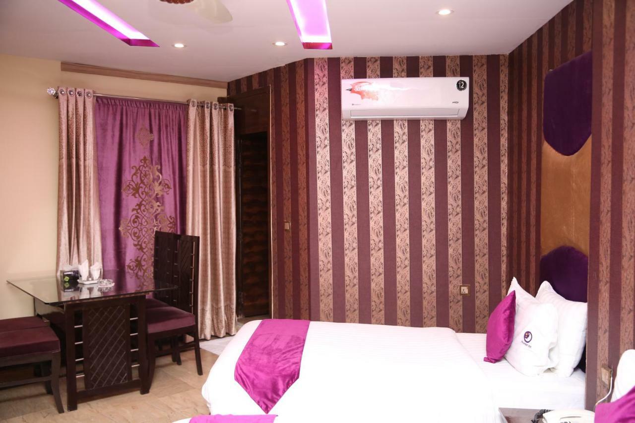 Premier Inn Gulberg Lahore Buitenkant foto