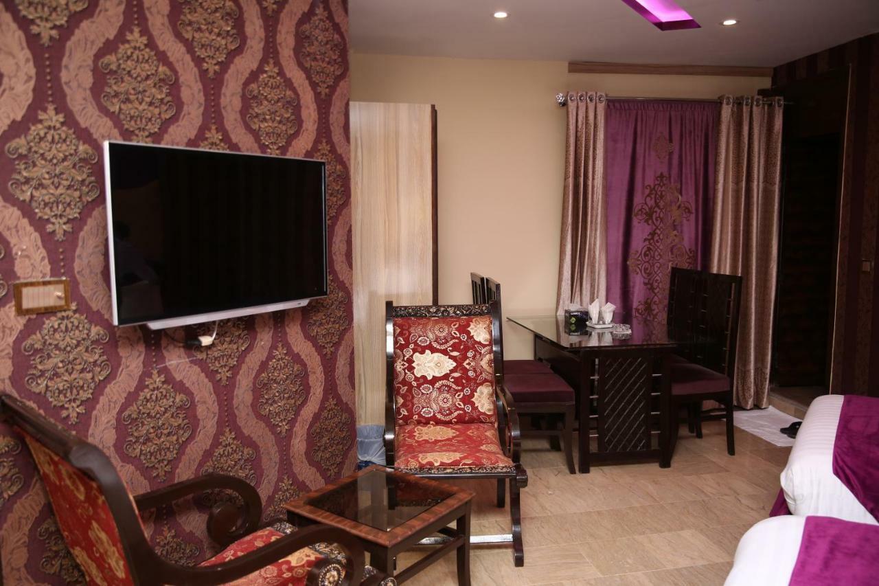 Premier Inn Gulberg Lahore Buitenkant foto