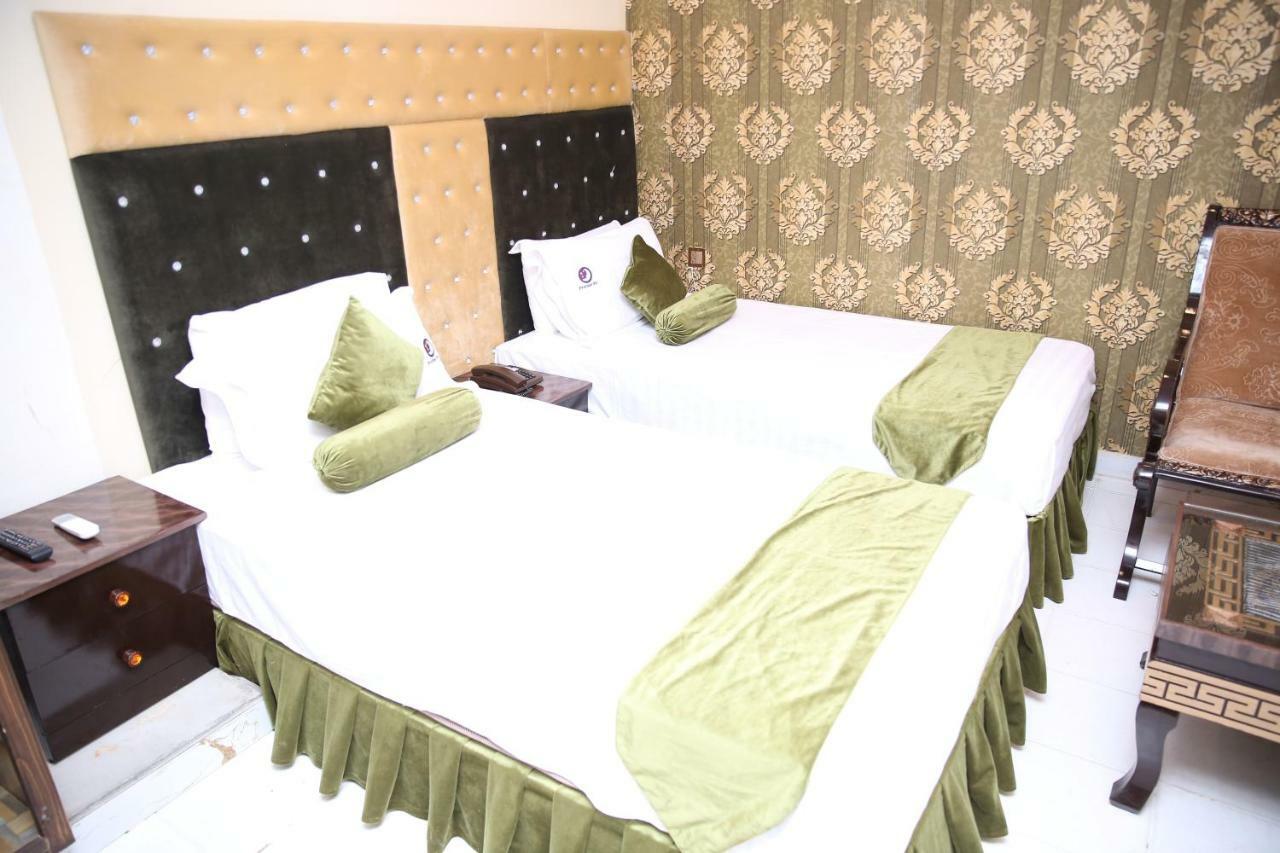 Premier Inn Gulberg Lahore Buitenkant foto