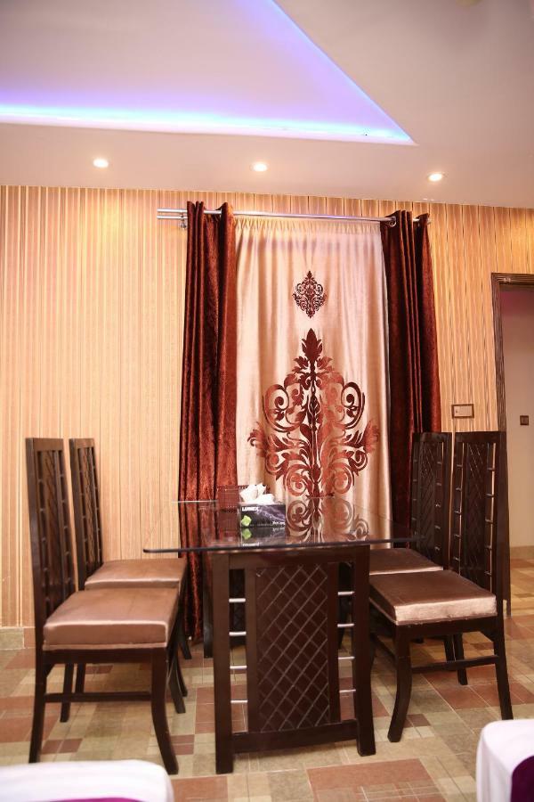 Premier Inn Gulberg Lahore Buitenkant foto