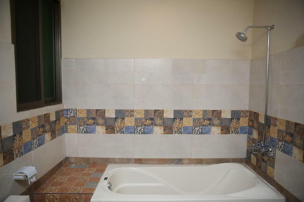 Premier Inn Gulberg Lahore Buitenkant foto