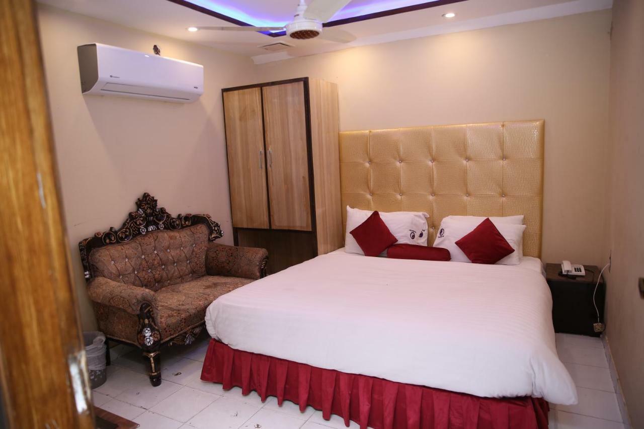 Premier Inn Gulberg Lahore Buitenkant foto