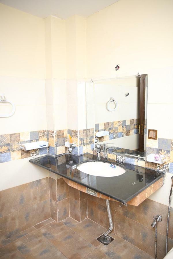 Premier Inn Gulberg Lahore Buitenkant foto
