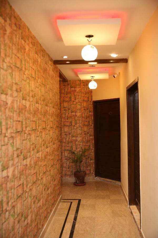 Premier Inn Gulberg Lahore Buitenkant foto