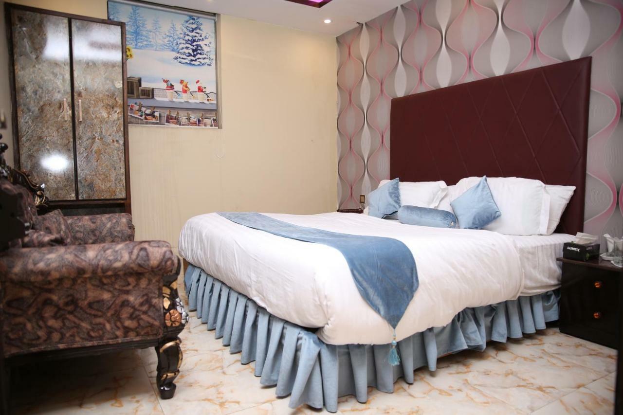 Premier Inn Gulberg Lahore Buitenkant foto