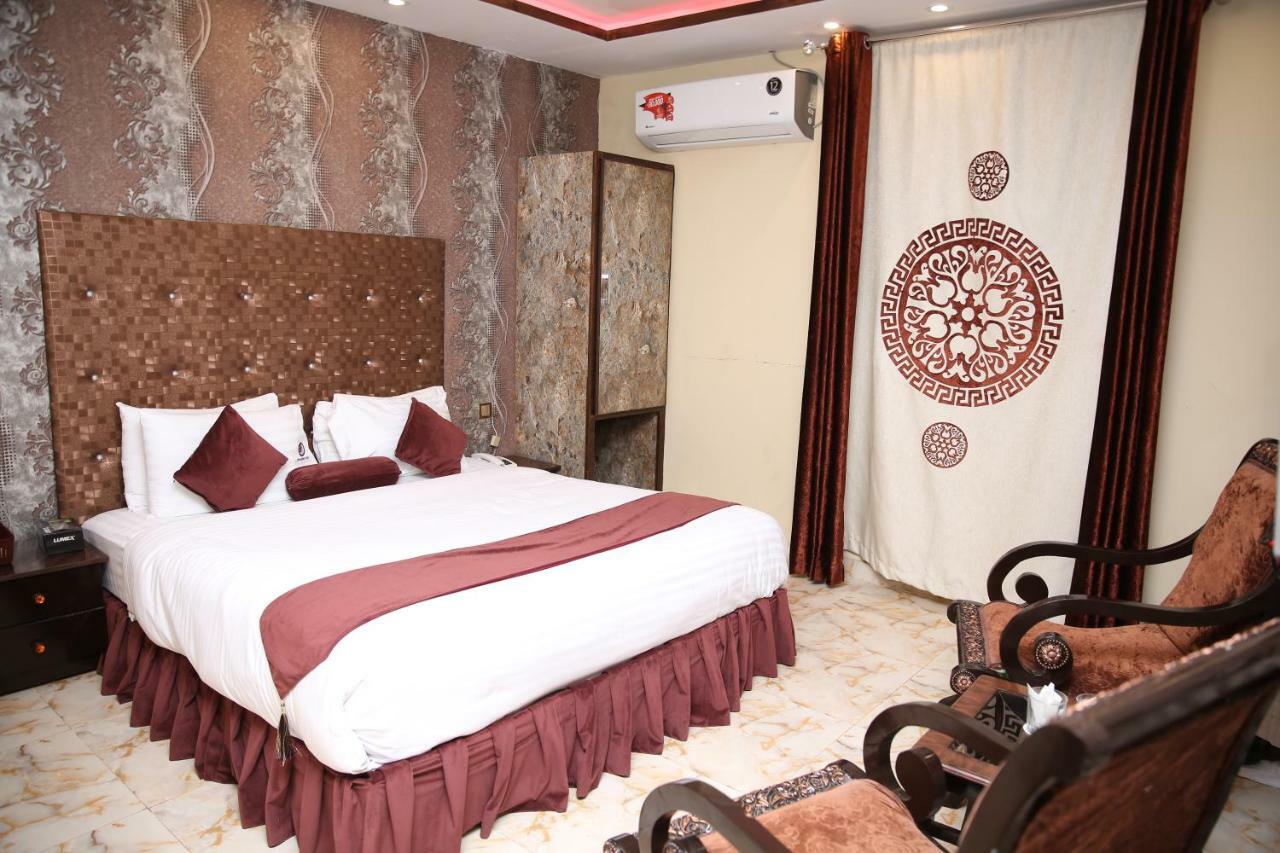 Premier Inn Gulberg Lahore Buitenkant foto