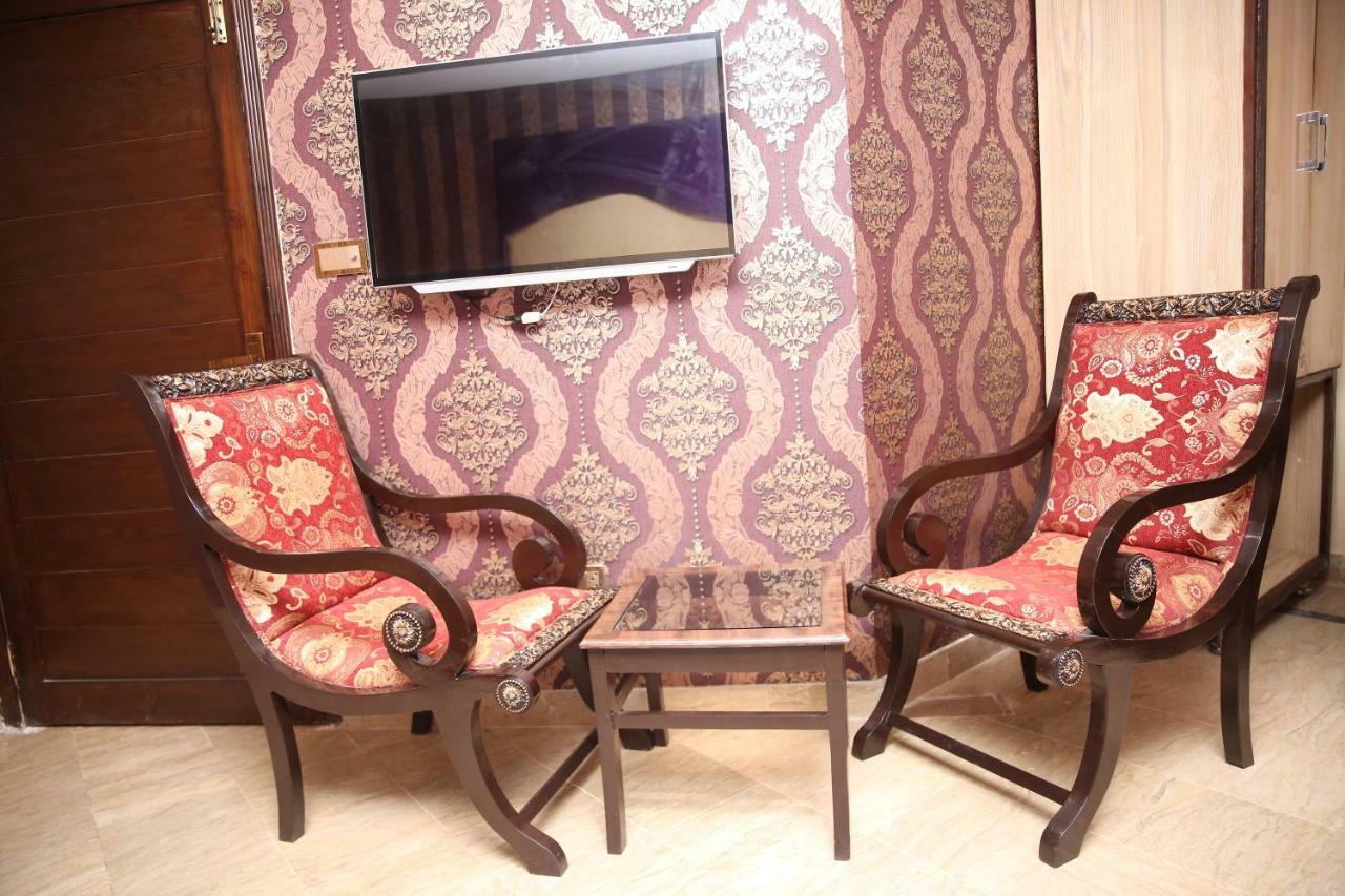 Premier Inn Gulberg Lahore Buitenkant foto