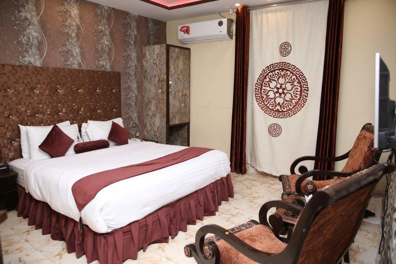 Premier Inn Gulberg Lahore Buitenkant foto
