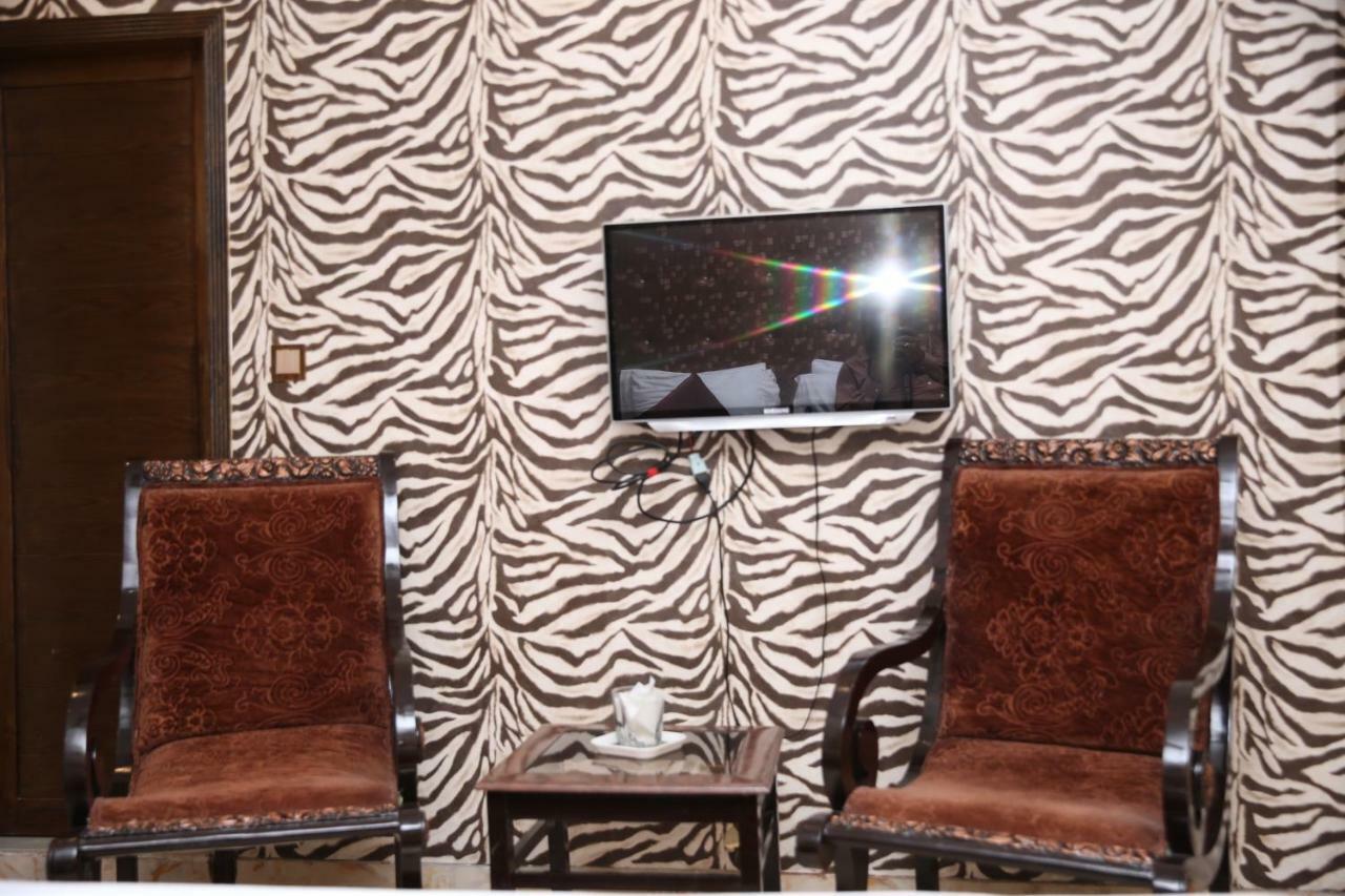 Premier Inn Gulberg Lahore Buitenkant foto