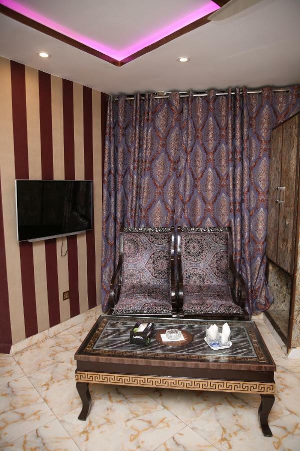 Premier Inn Gulberg Lahore Buitenkant foto