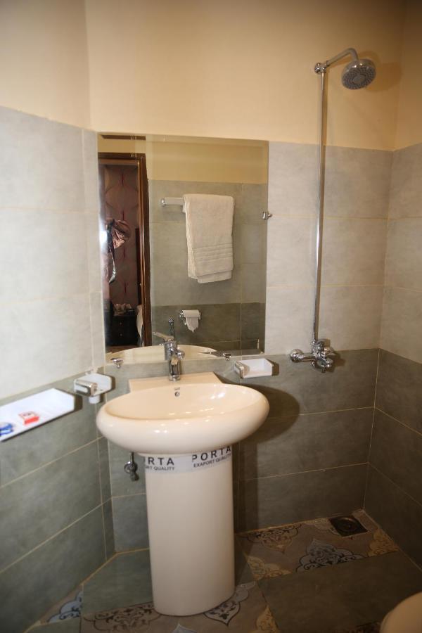 Premier Inn Gulberg Lahore Buitenkant foto